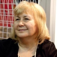 Лола Звонарёва