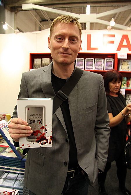 Де ла мотт а. Андерс де ла мотте семья фото. Андерс де ла мотте. Андерс де ла мотт книги. Обман книга.