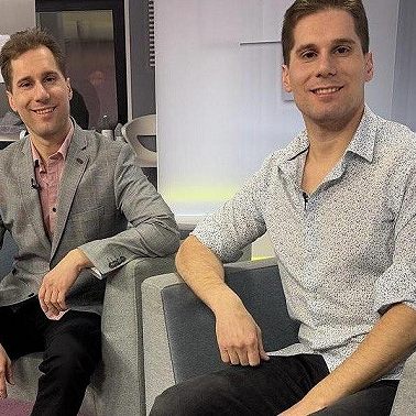 Разница есть! Такие непохожие братья-близнецы Хапиловы